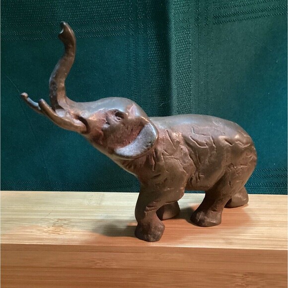 Tiny Vintage Brass Elephant Small Statue Sculpture Paper Weight Home Decor - Picture 1 of 9